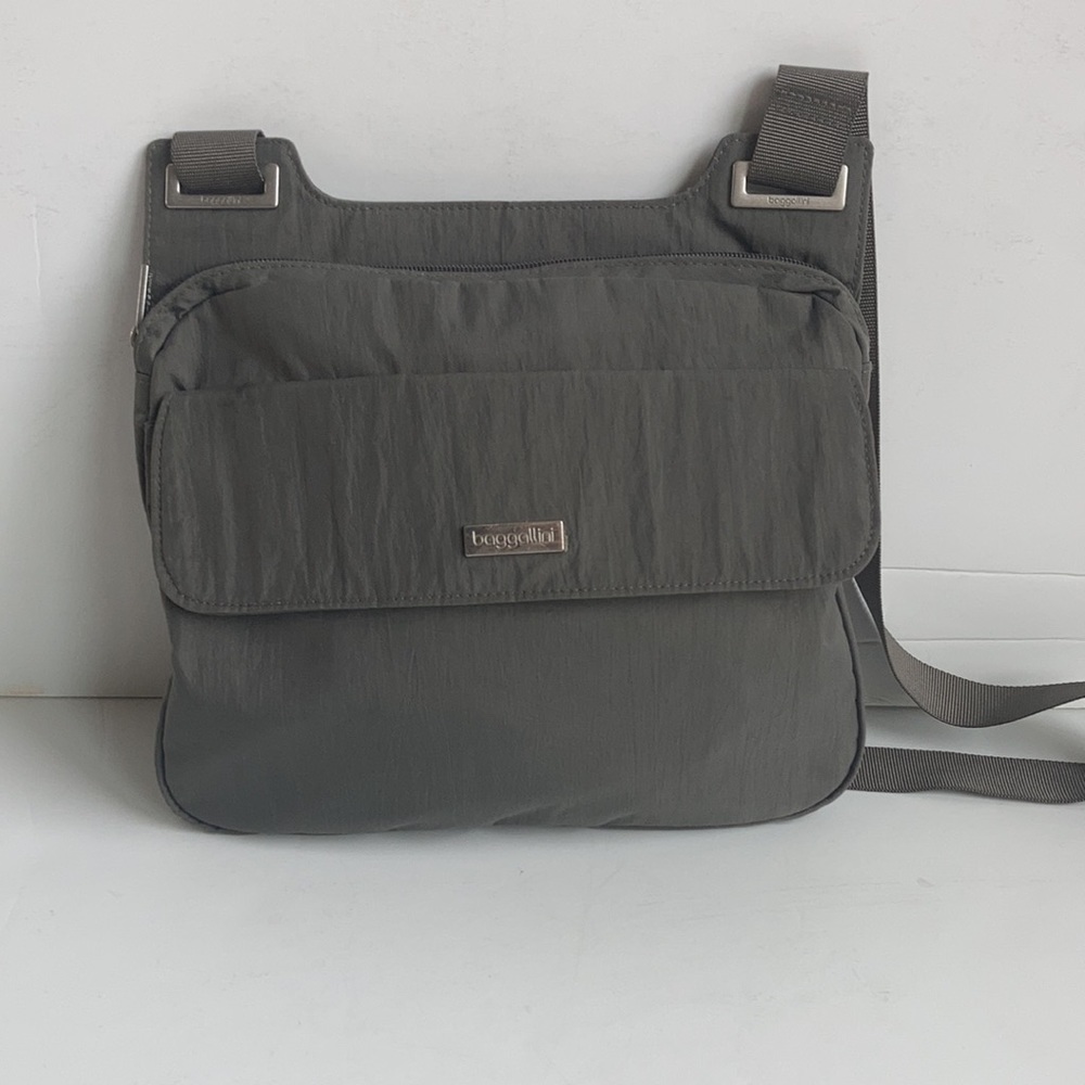 Baggallini Hailey gray (taupey) crossbody adjustable strap bag - Picture 6 of 16